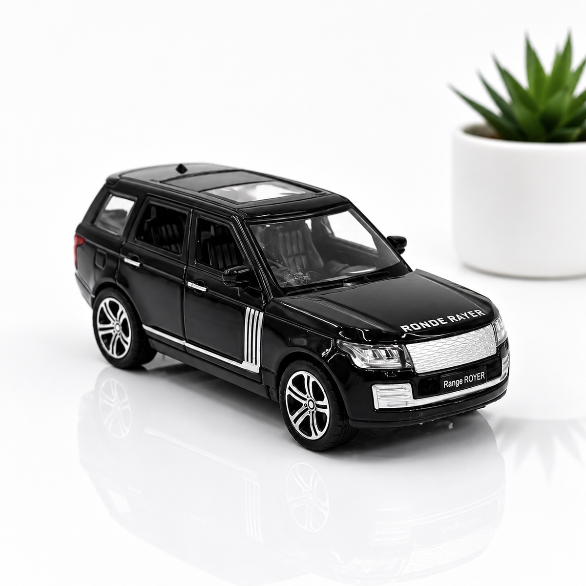Range Rover 1:32 Scale Model